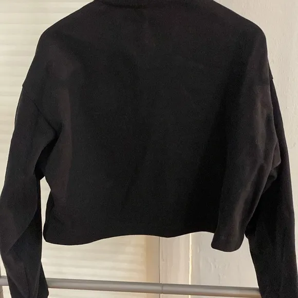 alo yoga Renown Cropped Button Up size S/M