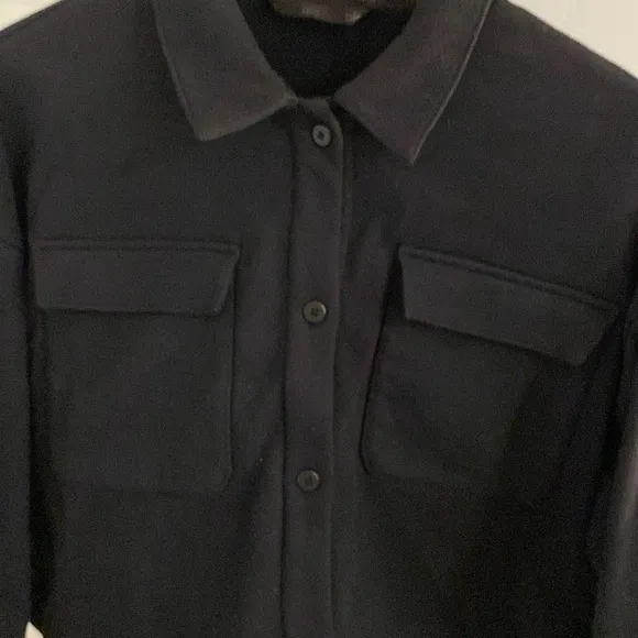alo yoga Renown Cropped Button Up size S/M
