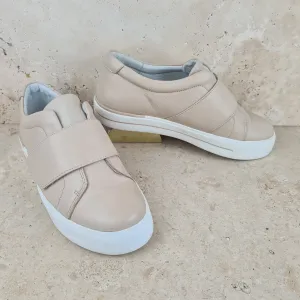 Alyces Pale Pink
