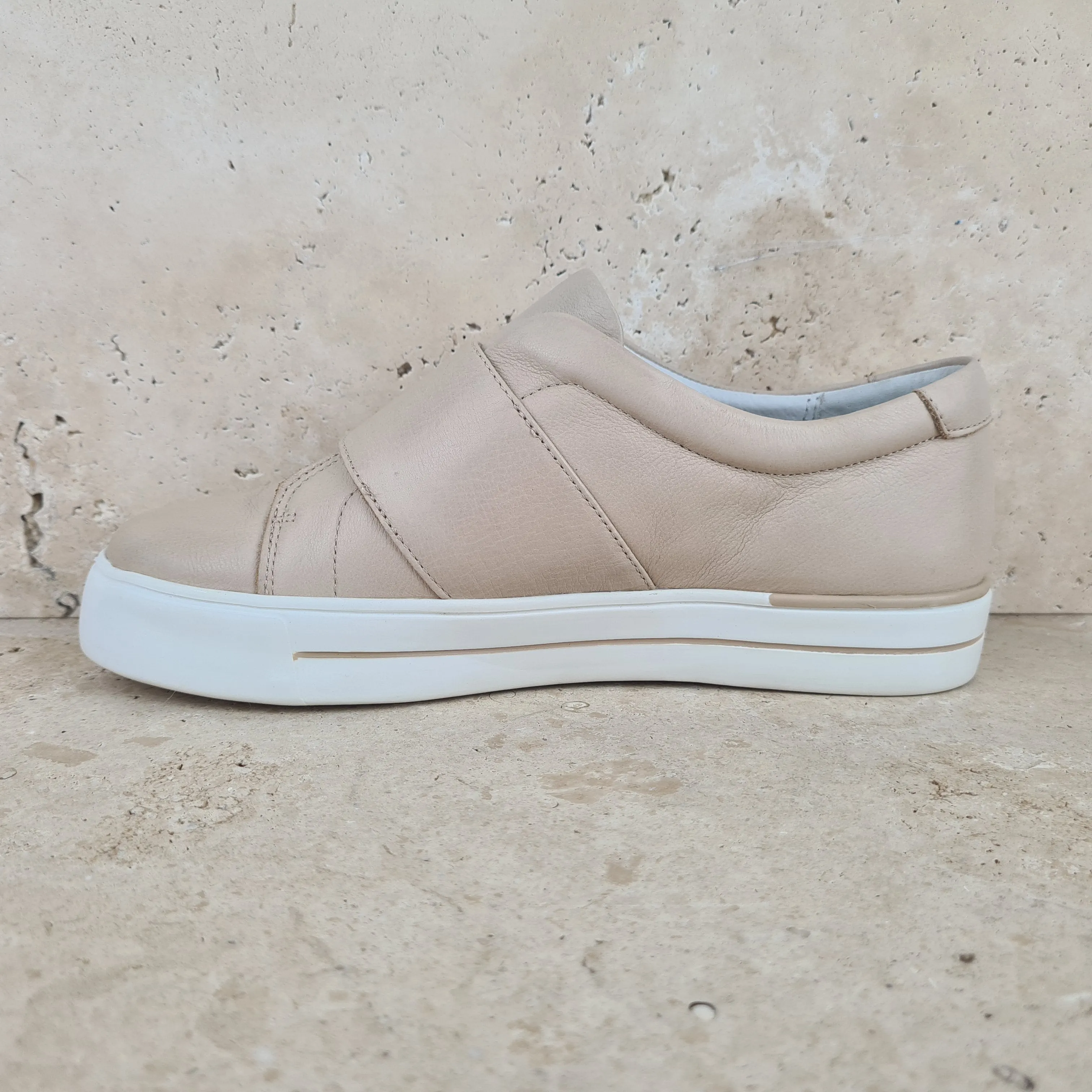 Alyces Pale Pink