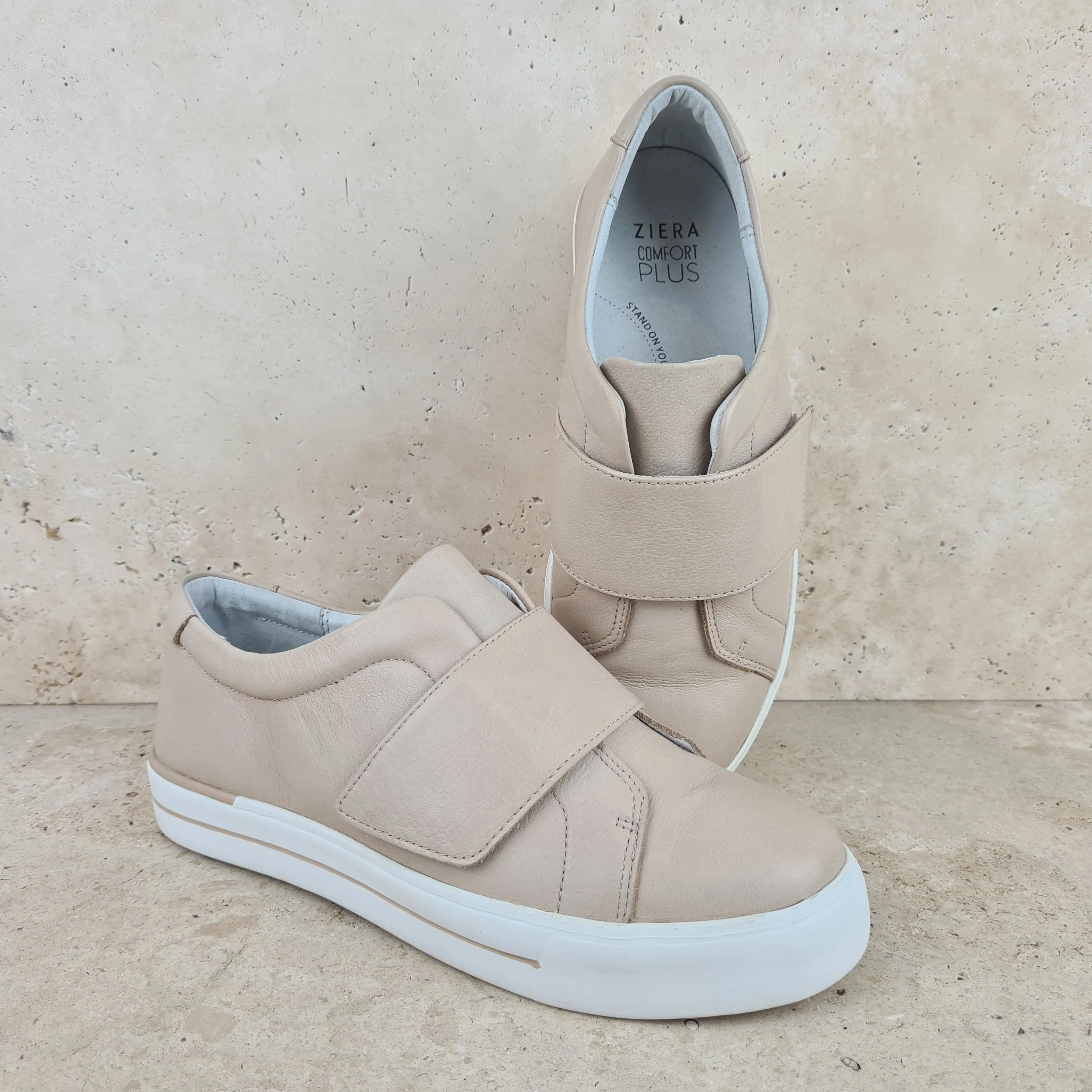 Alyces Pale Pink