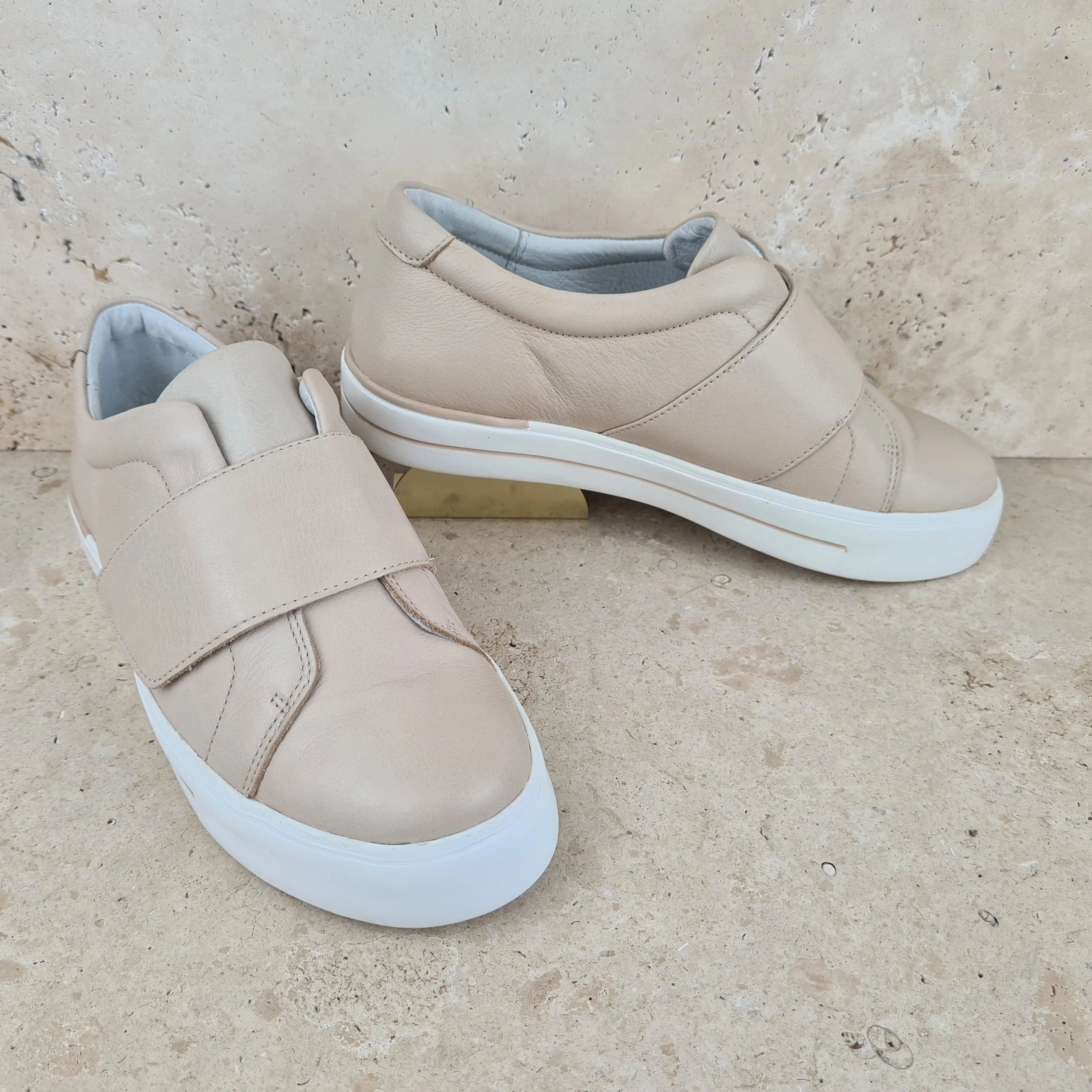 Alyces Pale Pink