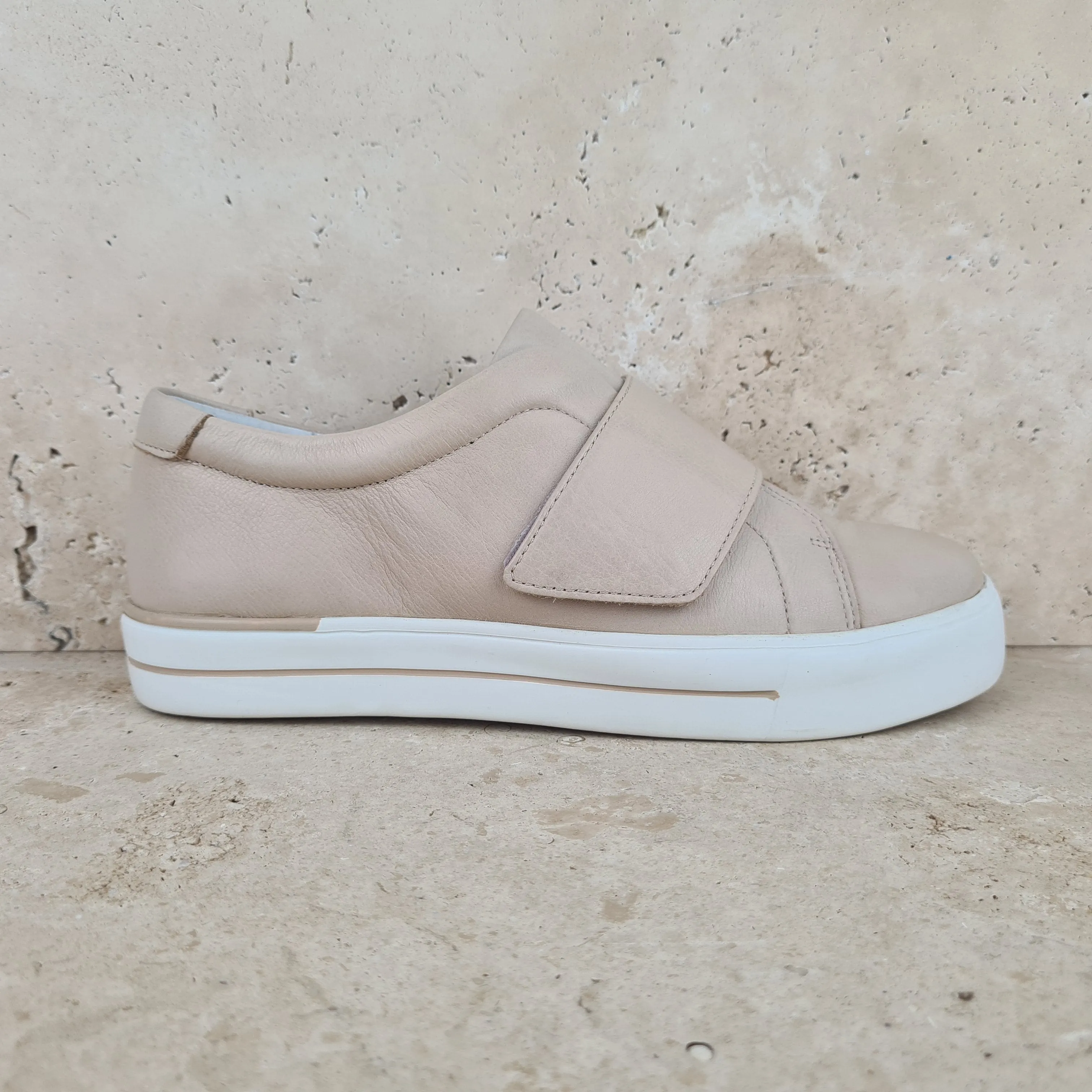 Alyces Pale Pink