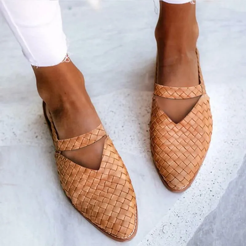 Flat Sandals – Woven Leather Look – Casual Spring Style