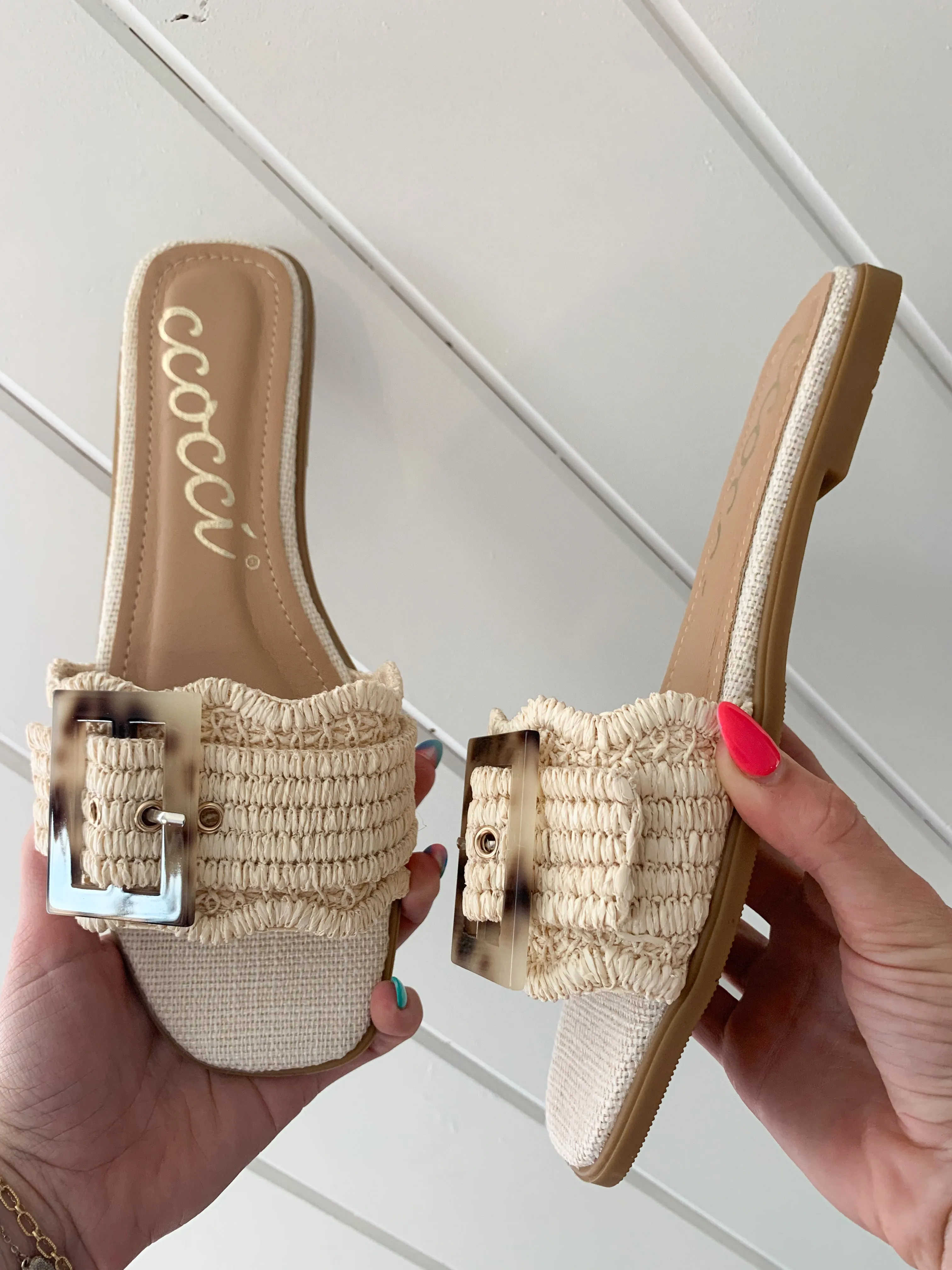Leslie- Tortoise Buckle Edge Slide Sandal