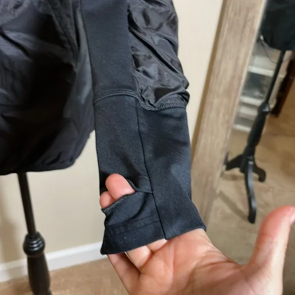 Lululemon super tracker jacket black size 6