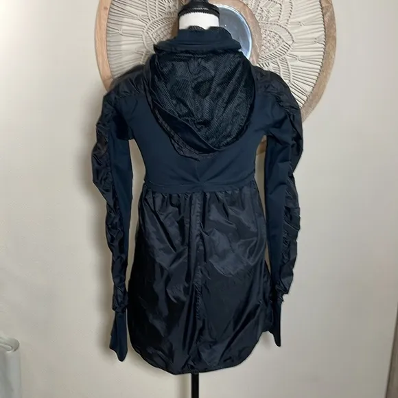 Lululemon super tracker jacket black size 6