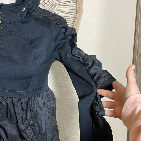 Lululemon super tracker jacket black size 6
