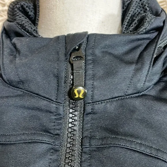 Lululemon super tracker jacket black size 6