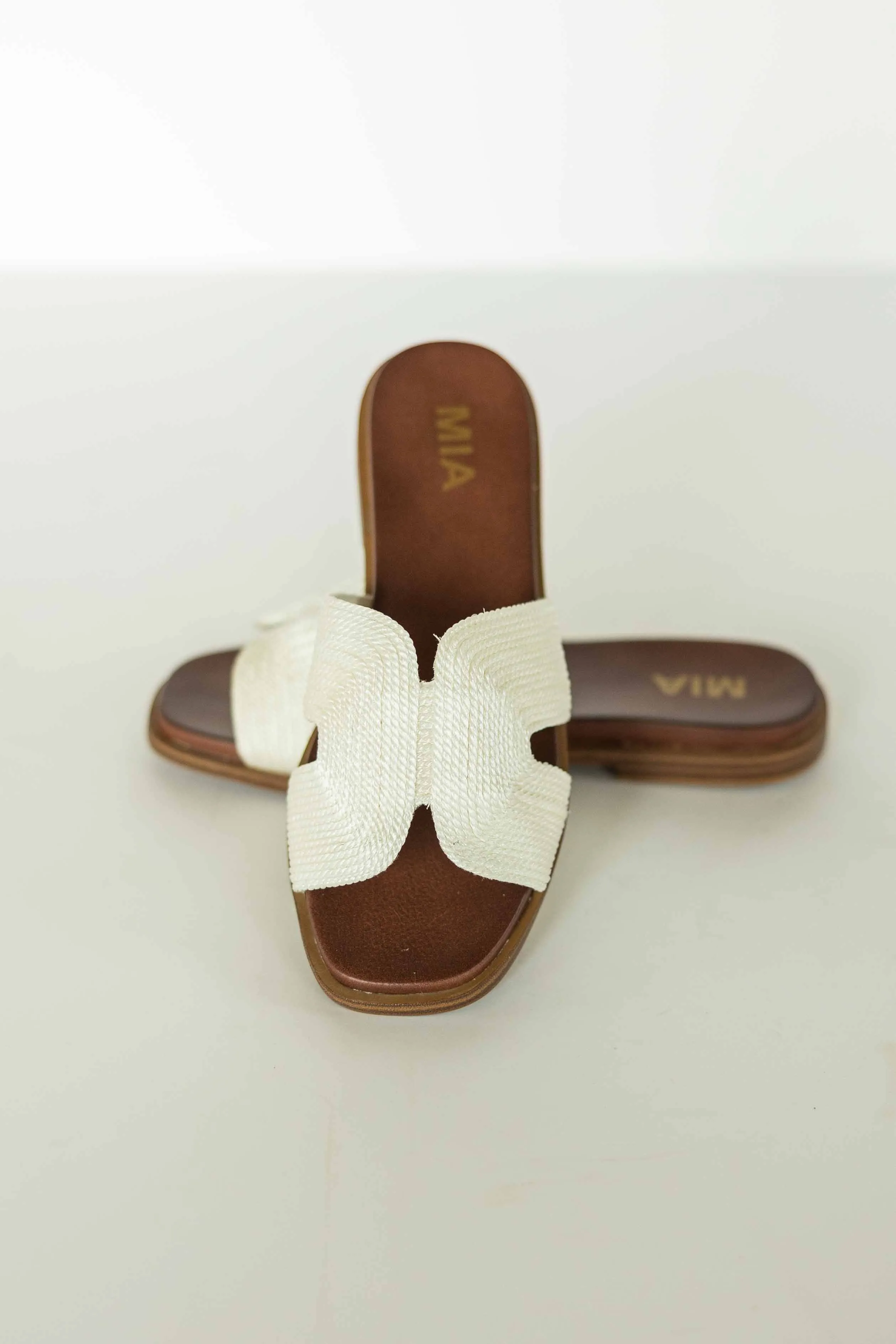 [MIA] DIA SANDAL-WHITE WOVEN