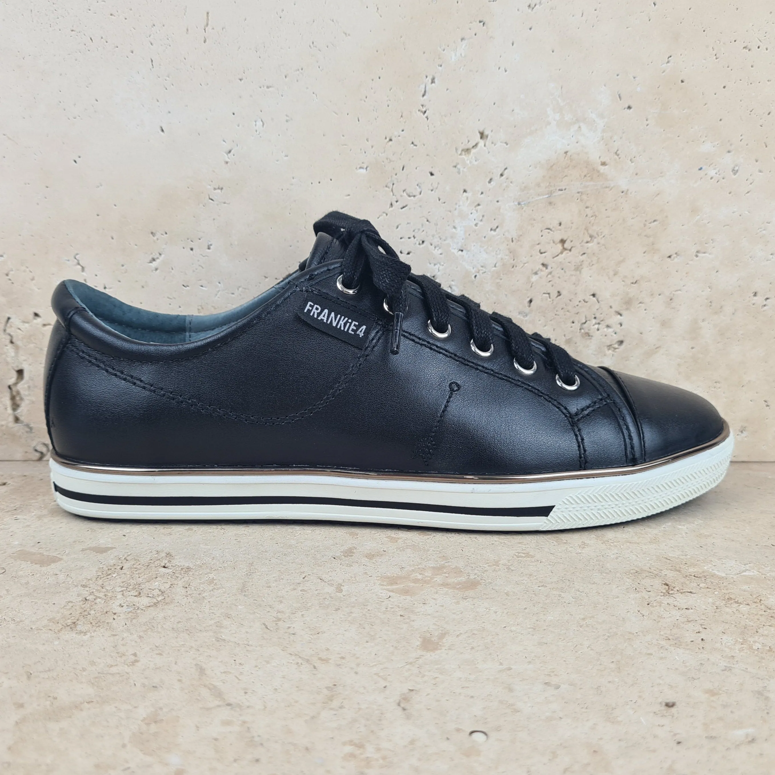 Nat II Black/White