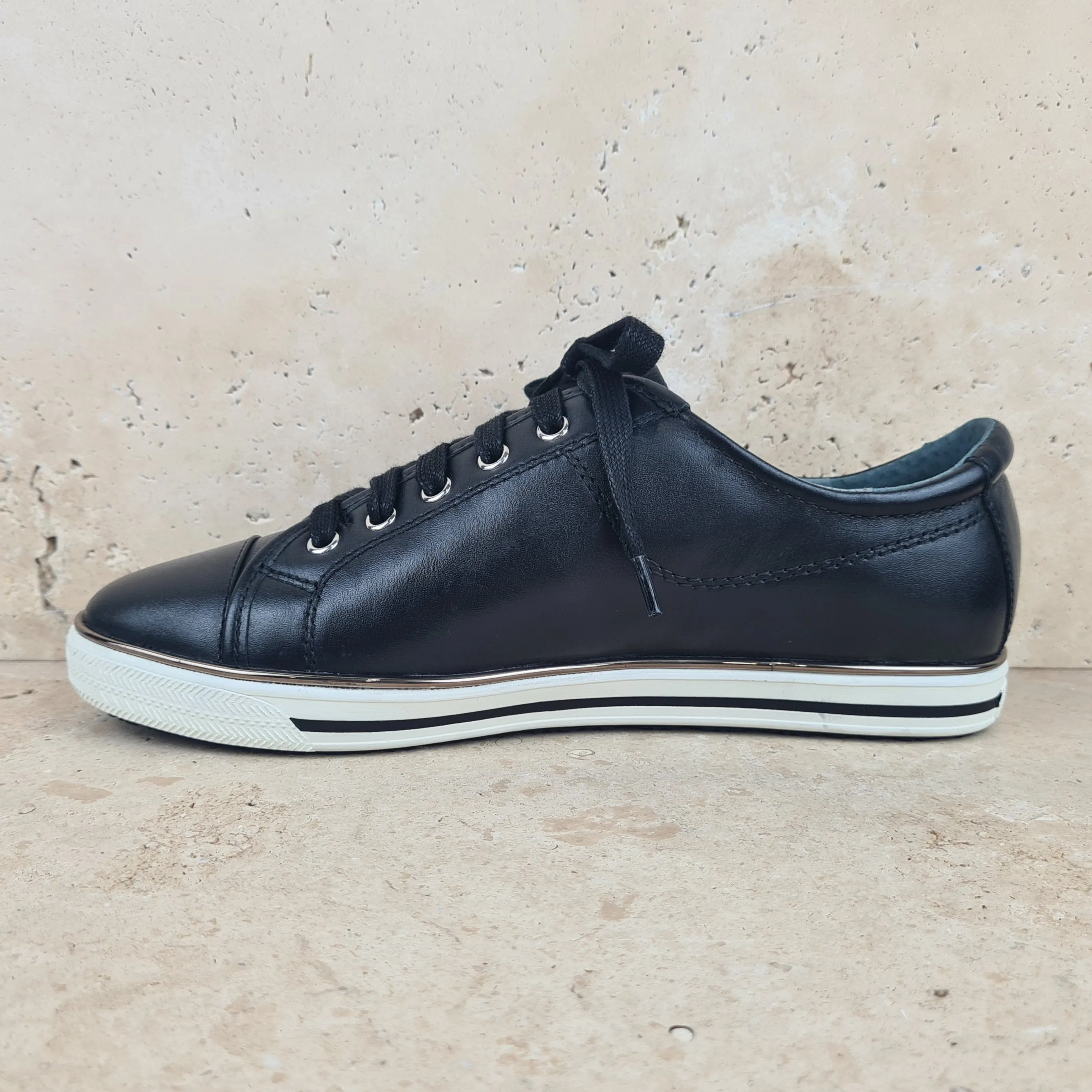 Nat II Black/White