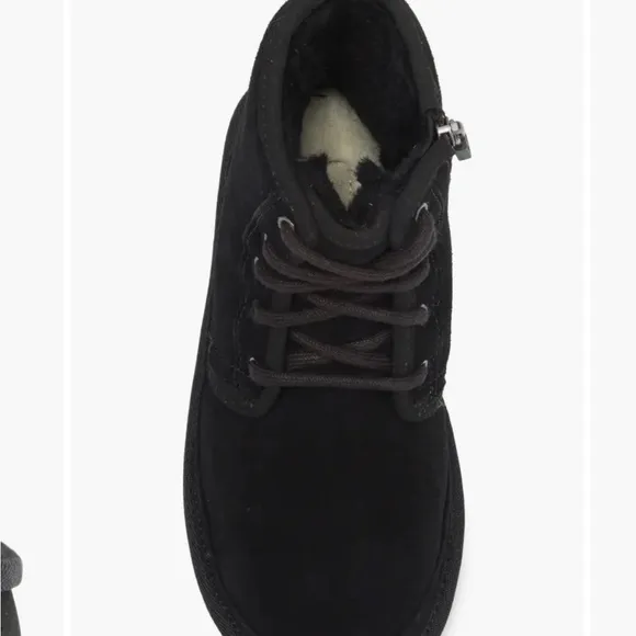NEW in box UGG neumel kids 2, unisex