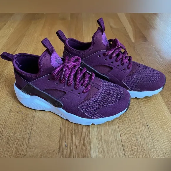 NIKE Huarache Big Kids - size 5.5Y - color maroon