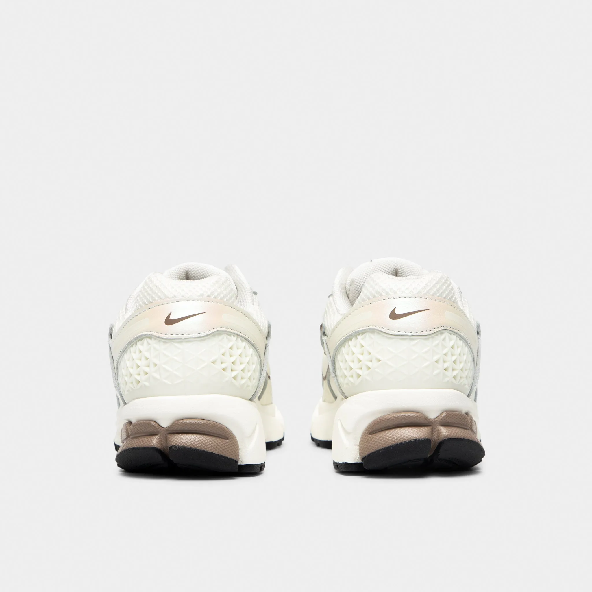 Nike Women's Zoom Vomero 5 Sail / Mink Brown - Black