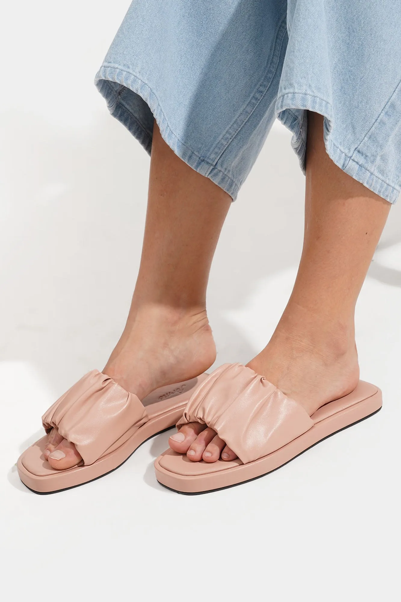 Round Toe Ruched Sandals